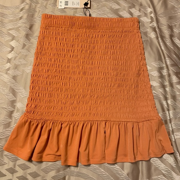 BCBG smocked mini skirt 🔥 - Picture 8 of 13